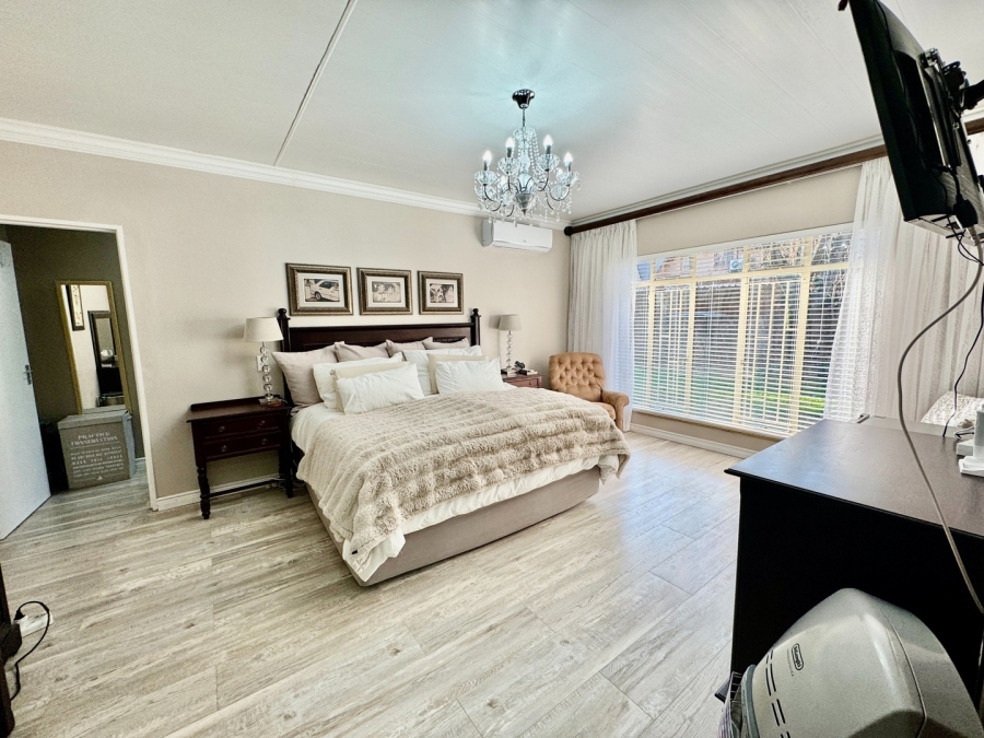 5 Bedroom Property for Sale in Mooivallei Park North West